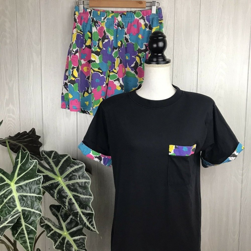 Vintage Jordache Two Piece Outfit T-shirt Shorts Floral